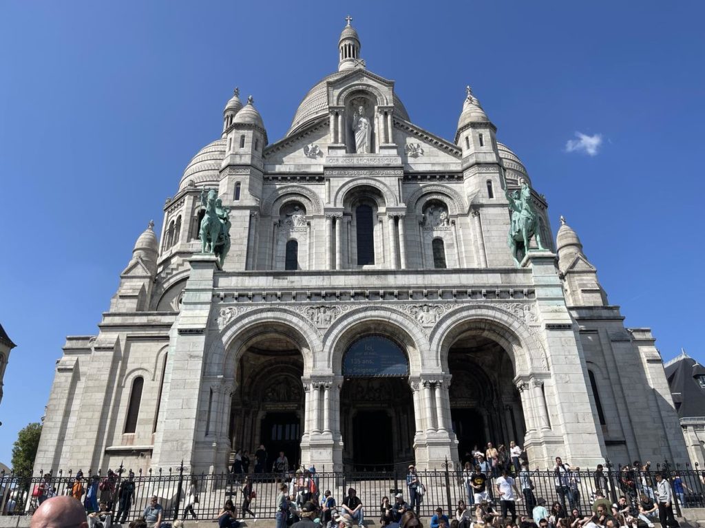 Le musée de Montmartre - Jardins Renoir est un Musée d’art français du quartier de Montmartre et est installé au sein d’un ensemble de bâtiments qui comprend l’hôtel Demarne, la maison du Bel Air et le musée-atelier d'artiste-appartement de Suzanne Valadon et Maurice Utrillo.